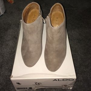 ✨Gray Aldo Booties✨final reduction