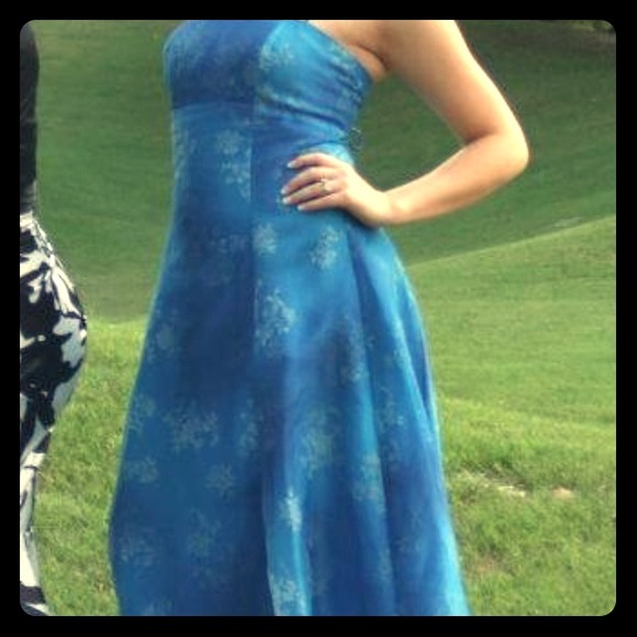 Floor length, lace up prom dress