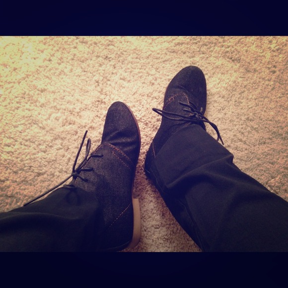 🍀worn once! Cool and casual lucky shoes 🍀