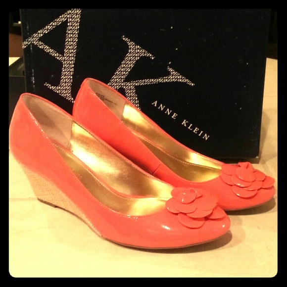 Coral Flower Wedges