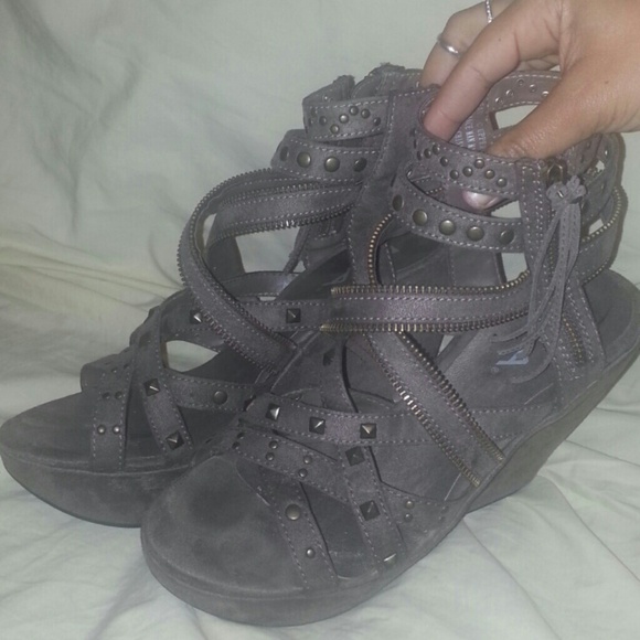 Mia Super Cute Edgy Wedges