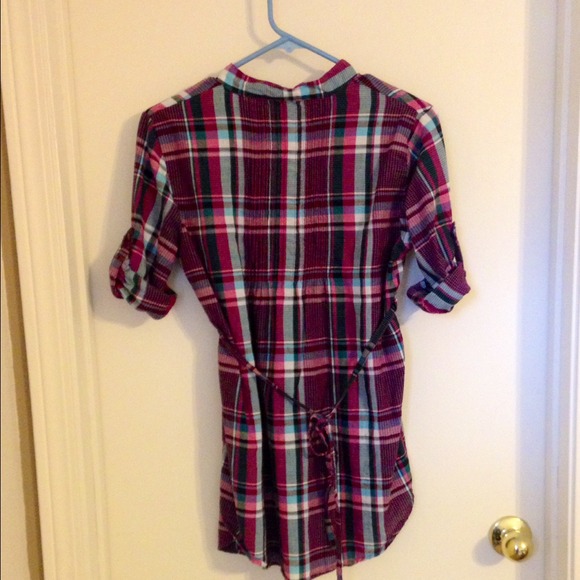 Super cute button down - Picture 3 of 3