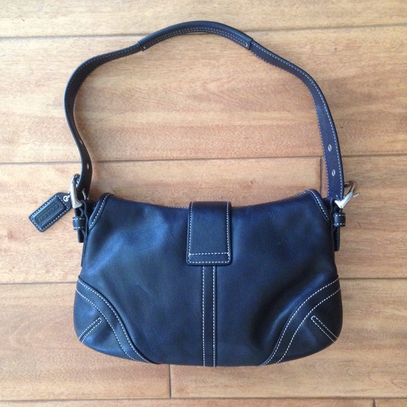 *SOLD* yCoach Black Leather Buckle Handbag Purse - Picture 2 of 4