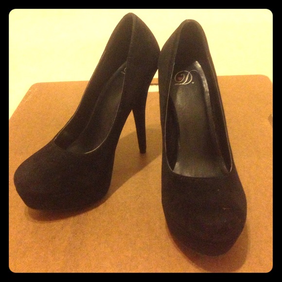Black Velvet Heels NWOT