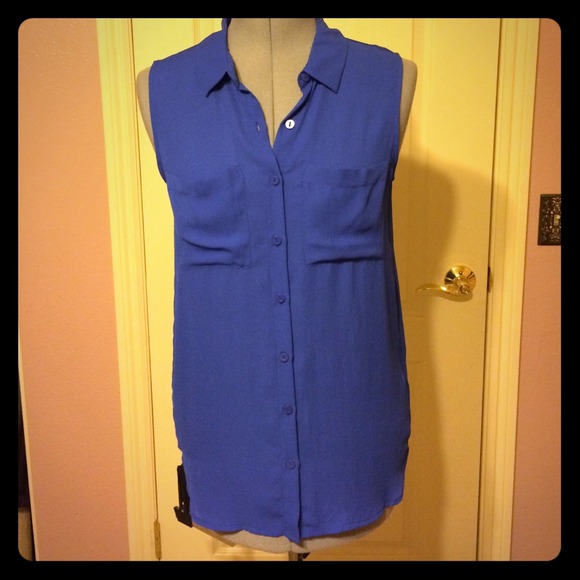 Chic royal blue blouse (sleeveless)