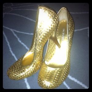 Size 8 BCBGirls high heels