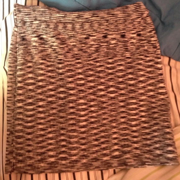 Black and white print bodycon skirt