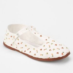 Urban Outfitters t-strap flats size 6