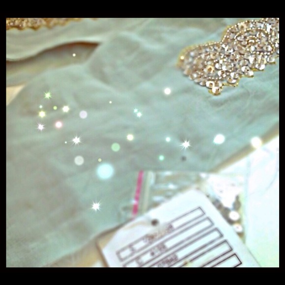 🌀COO PRICE🌀Anthropologie BNWT handbeaded Scarf - Picture 2 of 2