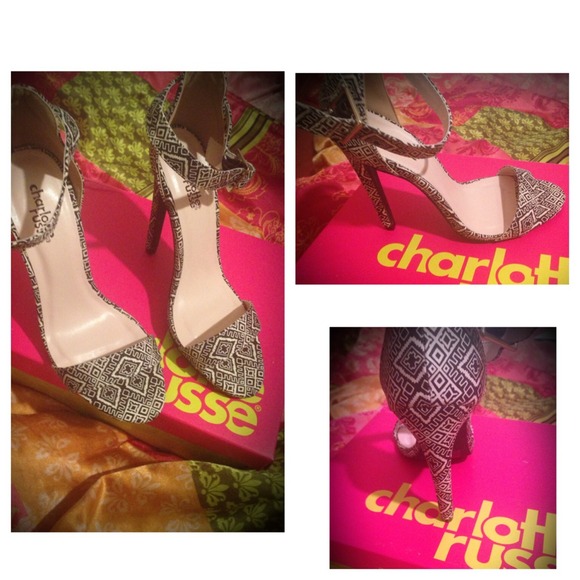 REDUCED!!! Black Aztec Print single sole sandal