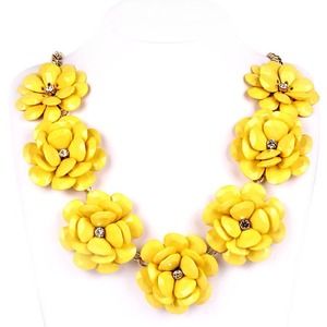 New!! Yellow 7 flowers necklace