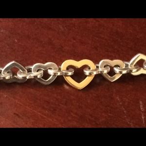 Tiffany & Co. Heart link bracelet 💯% Authentic..