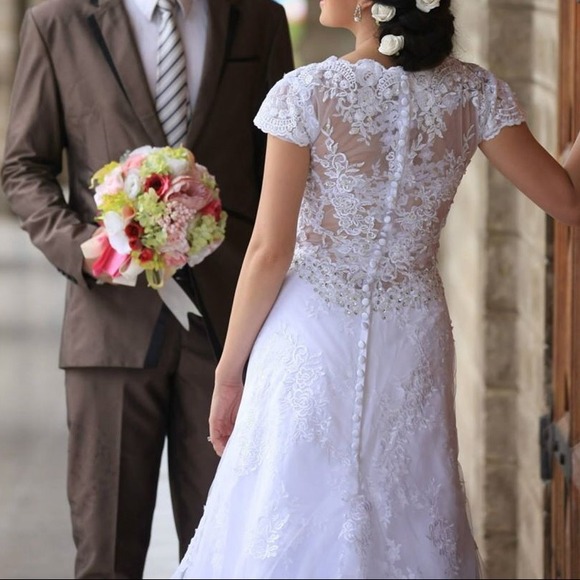 Handmade lace white wedding dress - Picture 2 of 4