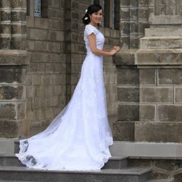 Handmade lace white wedding dress - Picture 3 of 4