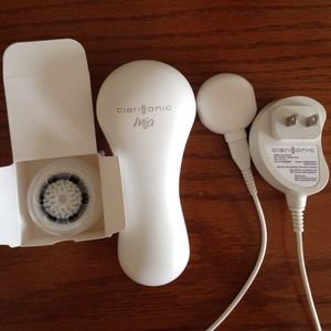 Clarisonic Mia with accessories