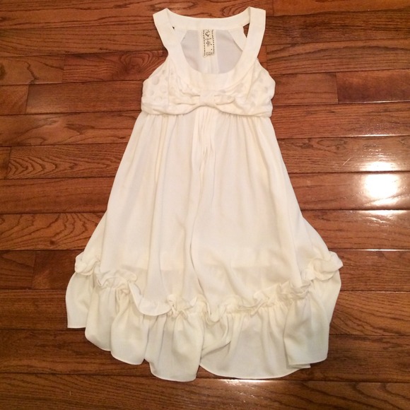 w h i t e • d r e s s - Picture 1 of 4