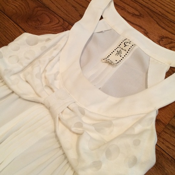 w h i t e • d r e s s - Picture 2 of 4