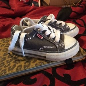 🔴🔴🔴 SOLD 🔴🔴🔴 Levi converse toddler shoes