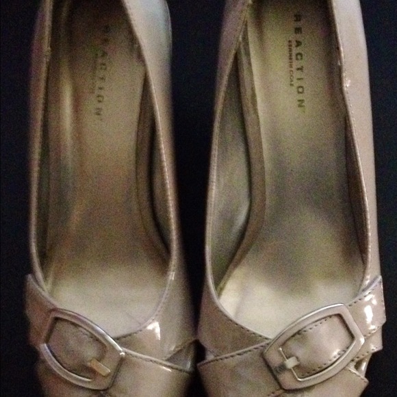 Reaction by Kenneth Cole nude wedge