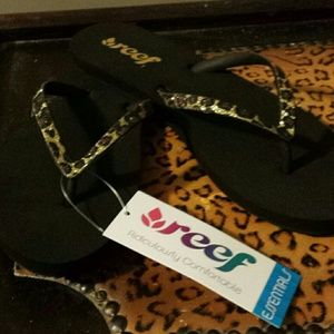 Black/leopard flipflops new