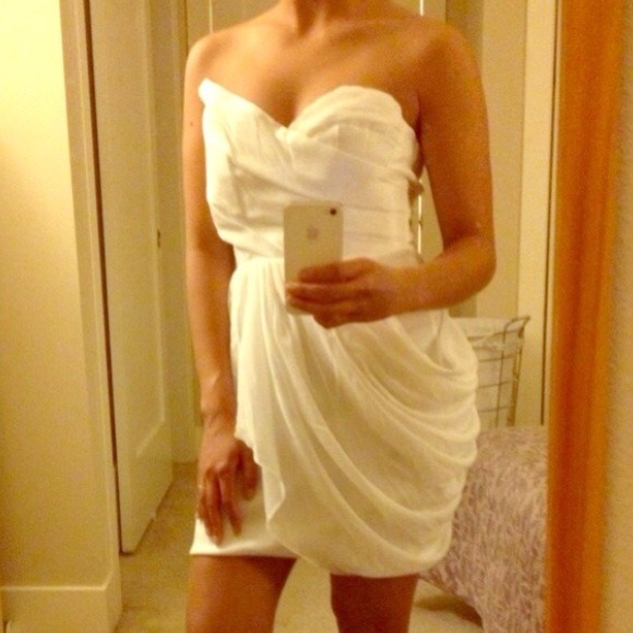 BNWT White Sweetheart dress fits like a 00-0/XXS