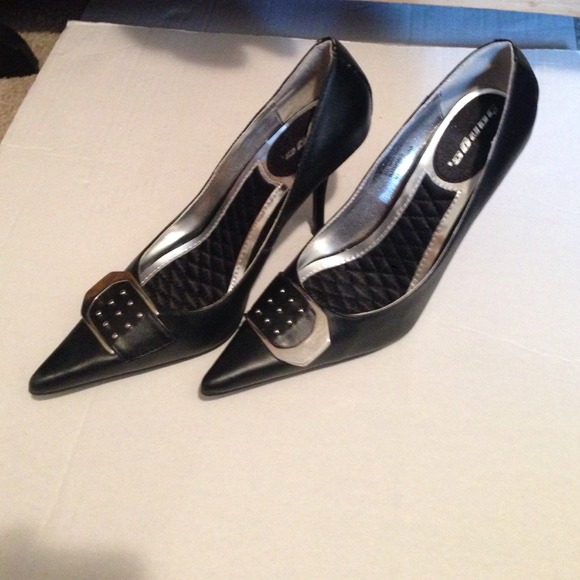 Cute black pointy shoes