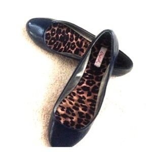 Qupid. Patent blue flats