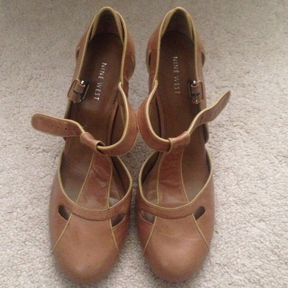 Closed toe heels
