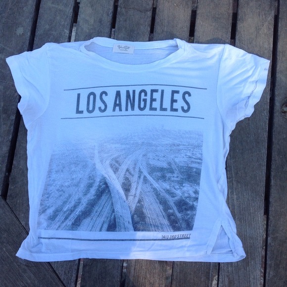 Brandy Melville tee🚫SOLD ON DEPOP🚫