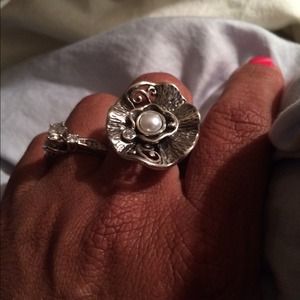 Beautiful pearl 925 ring very pretty size 7