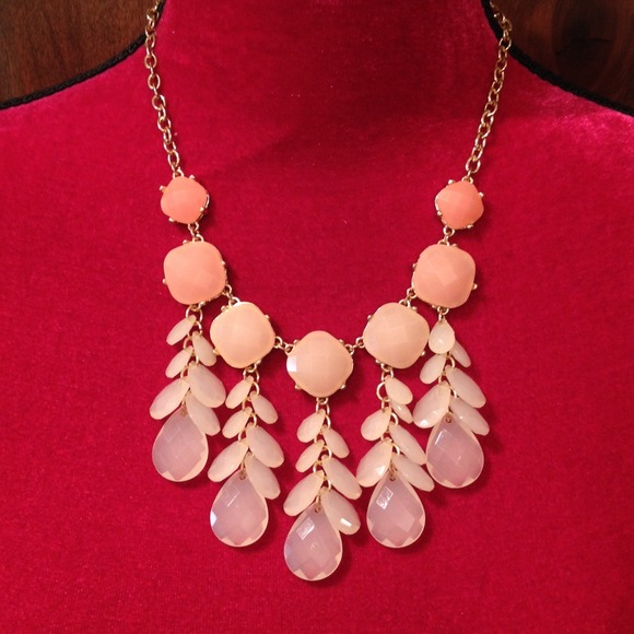 2 Tone Statement Necklace (NWOT) Free w/ bundle!