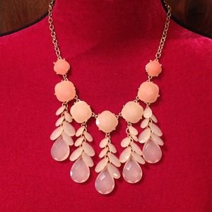 2 Tone Statement Necklace (NWOT) Free w/ bundle!