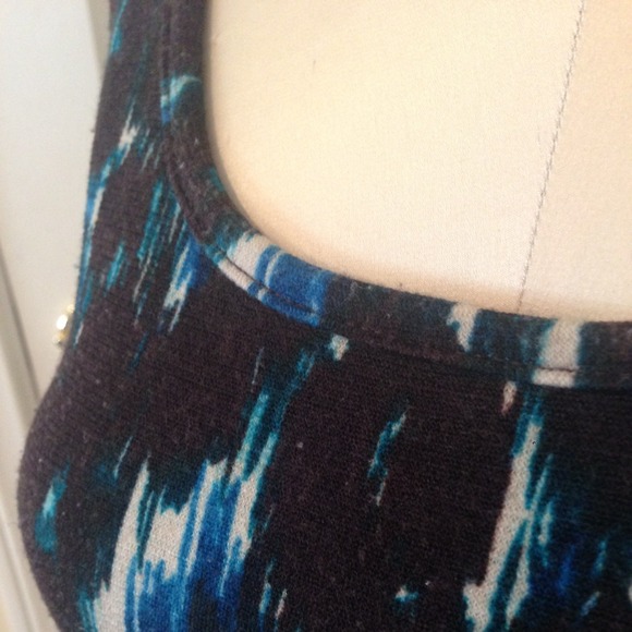 Bold blue print tank - Picture 2 of 2