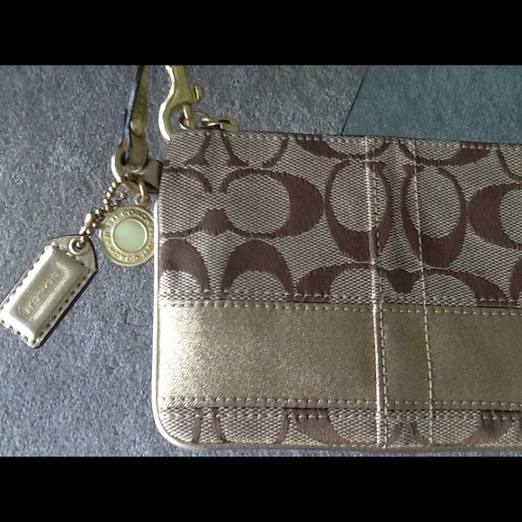 COACH WRISTLET WITH CHARM π«SOLDπ« - Picture 2 of 3