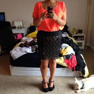 Black/beige lace skirt