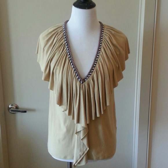 Top w/ ruffle neckline