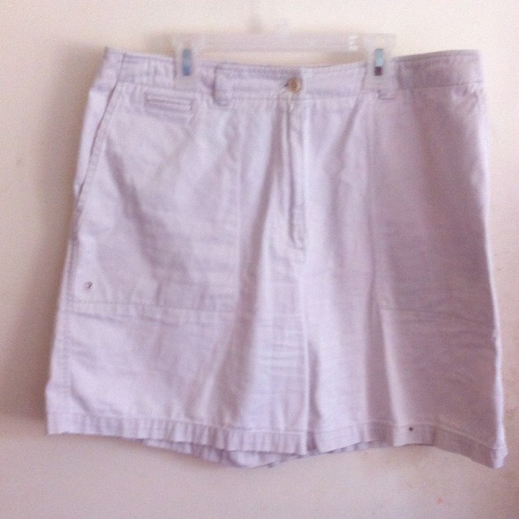 light beige shorts - Picture 1 of 2