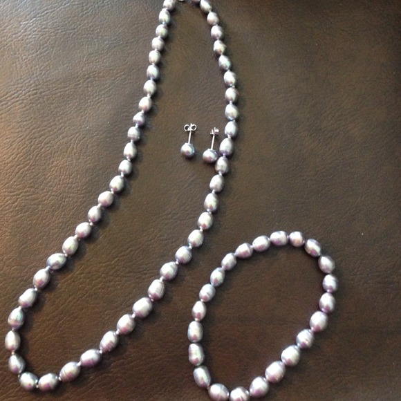 ❗️SALE ❗️real colored pearl set in box