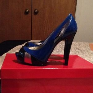 ❌❌hold❌❌Blue Guess Peep Toe Heels. Never Worn!