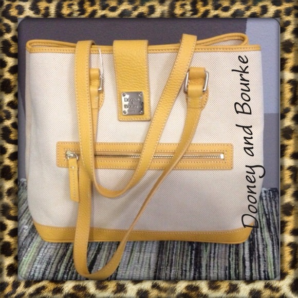 Dooney and Bourke❌❌ ⭕️sold⭕️❌❌