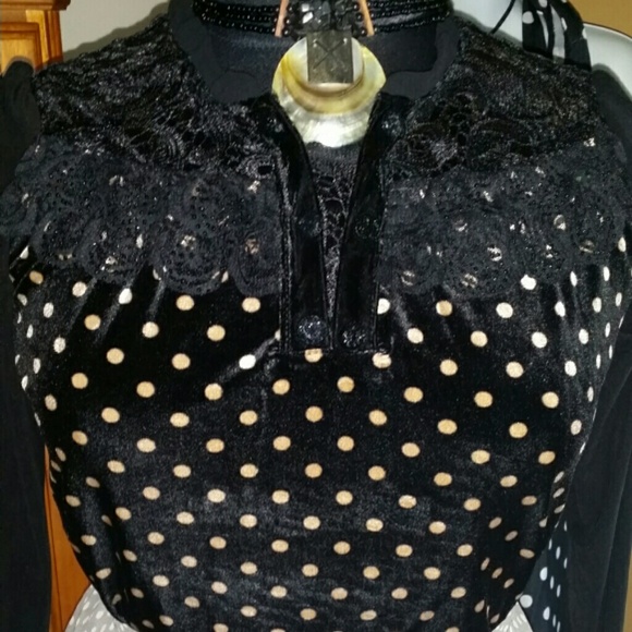 SOLD. Plus Velvet Black/Tan Polkadot Blse - Picture 3 of 4