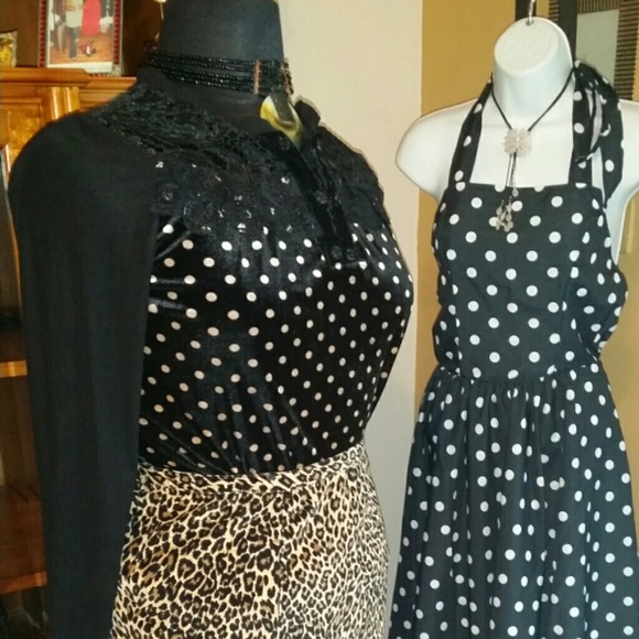 SOLD. Plus Velvet Black/Tan Polkadot Blse - Picture 4 of 4