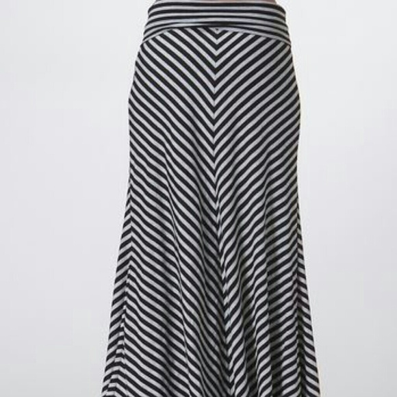 Maxi Skirt (S) Last One - Picture 3 of 4
