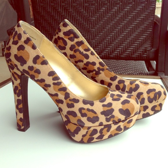 Leopard hidden platform heels