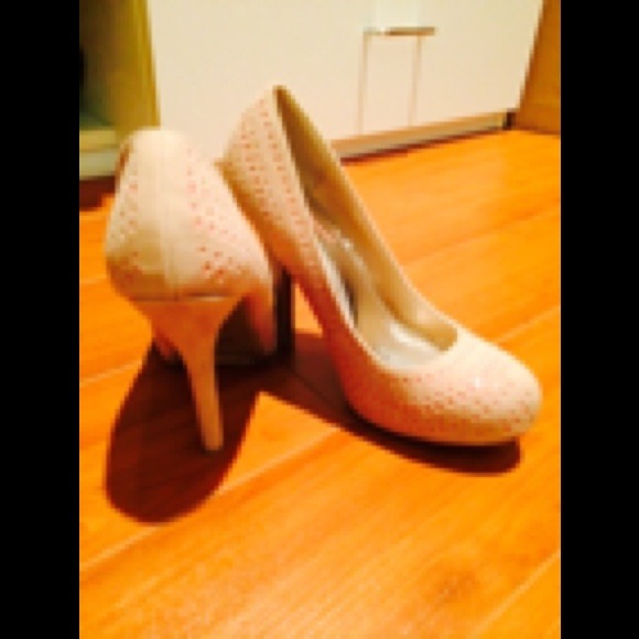 Brand new size 37/7 Anne Michelle pumps