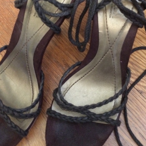 Tribeca Kenneth Cole lace up heels - Picture 2 of 4