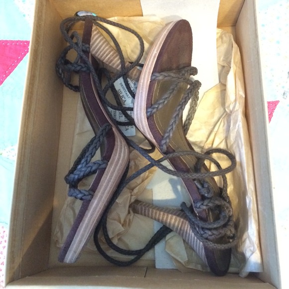 Tribeca Kenneth Cole lace up heels - Picture 4 of 4