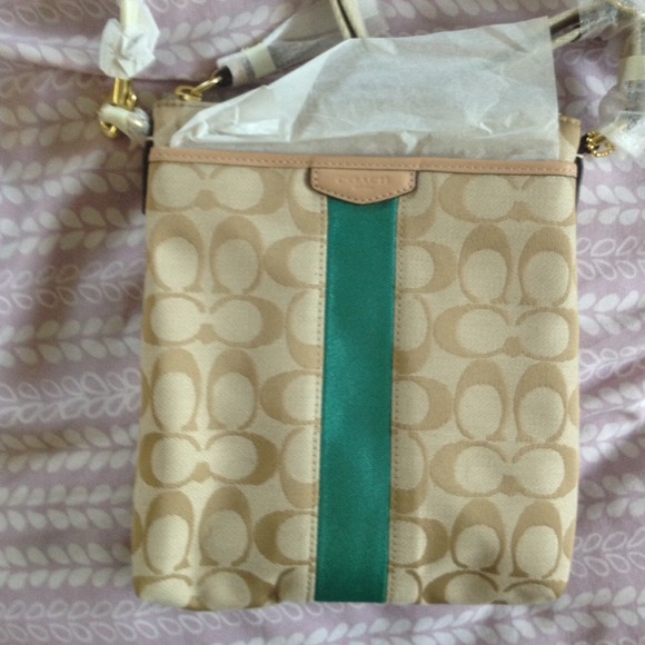 🚫Niece borrowed🚫 Coach purse - Picture 3 of 3