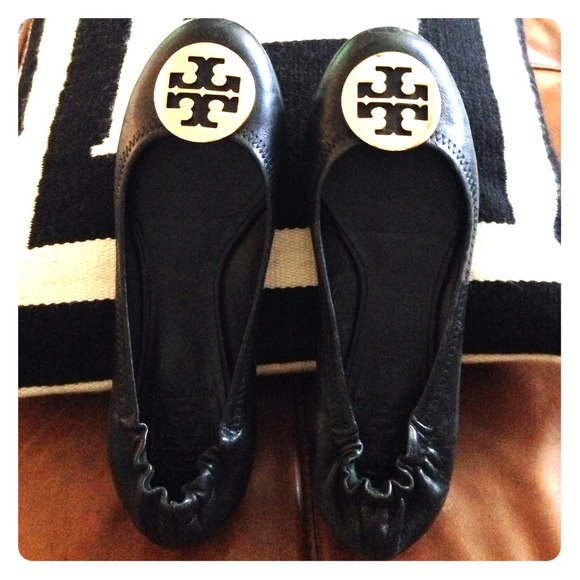 Black Tory Burch reva flats -gold symbol 100% auth - Picture 1 of 4