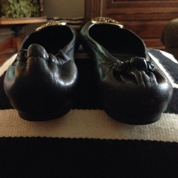 Black Tory Burch reva flats -gold symbol 100% auth - Picture 4 of 4